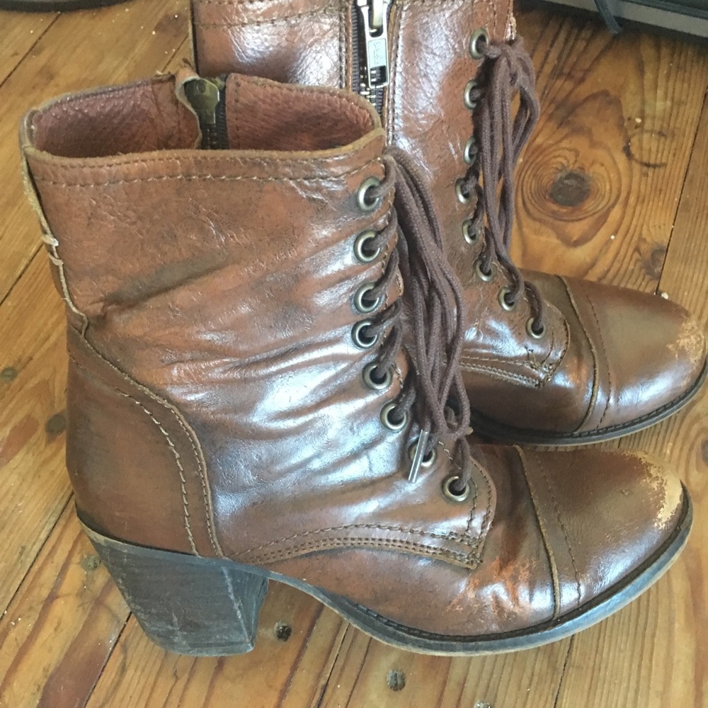 Steve Madden brown boots size 6